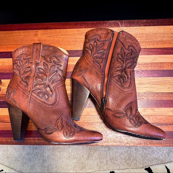 Frye Shoes - Frye Regina Overlay Heel Bootie sz 8